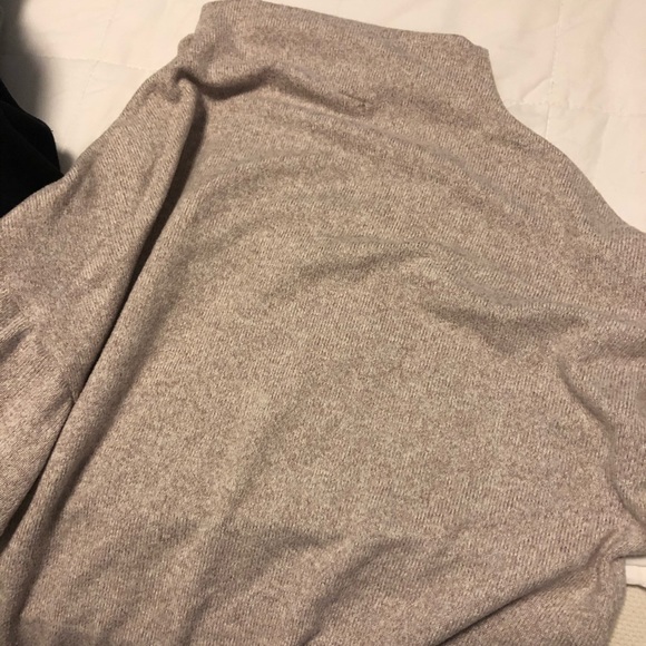 Uniqlo Fleece extremely soft sweater 10/10 quality - Picture 3 of 4